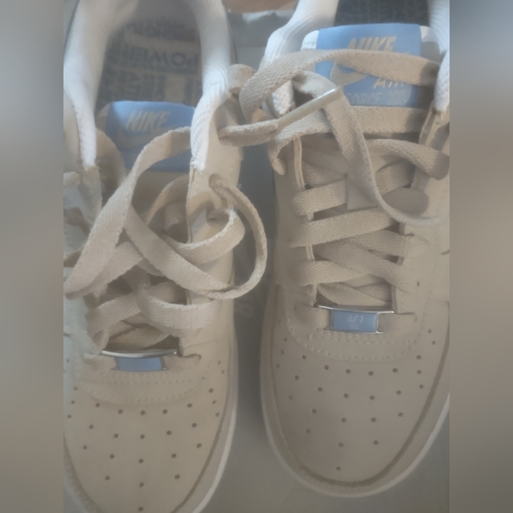 Nike air size 7y suede baby blue and beige women's - Picture 5 of 6